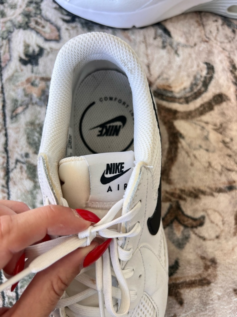Women's Nike Air Max Excee Sneakers- Like New- Size Women's 7 - Picture 5 of 8